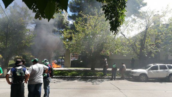 Enfrentamientos entre ATE y la Policía en el centro de Neuquén