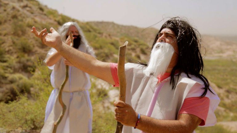 Parodiando la telenovela Moisés y los diez mandamientos