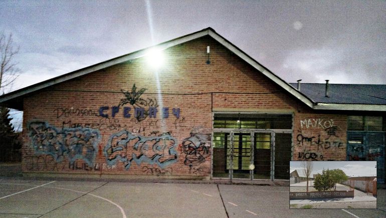 Escándalo en el CPEM 54: una familia ingresó a pegarle a un estudiante y golpeó a la directora