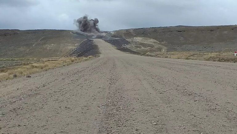Ruta 23: detonaron una parte de una formación rocosa para avanzar con la obra