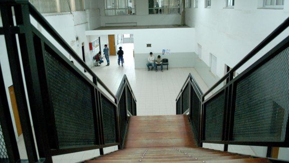 Aprovechó su salida transitoria, rompió la pulsera y se dio a la fuga