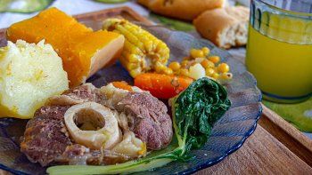 La receta del puchero de Doña Petrona | LMCipolletti.com La receta del puchero de Doña Petrona