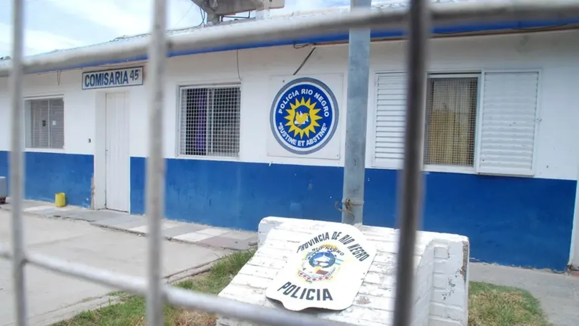 Personal de la Comisaría 45 realizaba un operativo en el barrio Anai Mapu cuando un motociclista intentó huir.