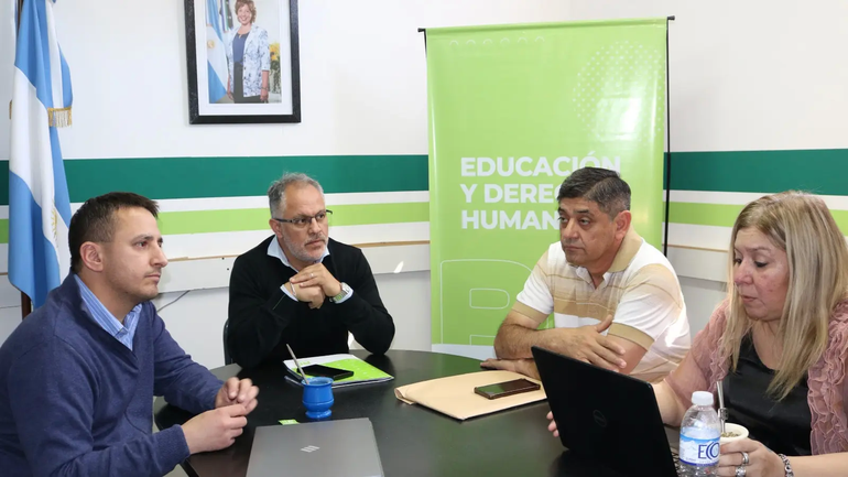 Educación presentó a UnTER informe con 570 obras escolares