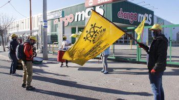 el gremio de comercio protesto en un super por un caso de covid