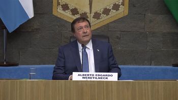 Alberto Weretilneck decidió que sus funcionarios no cobren aguinaldo. Foto archivo LMC