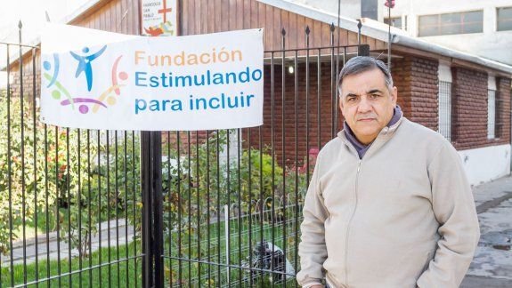 Esperanza para muchos cipoleños. El especialista volvió a disertar en la ciudad y examinó caso por caso la situación de personas que necesitan algún elemento tecnológico para mejorar su calidad de vida.&nbsp;
