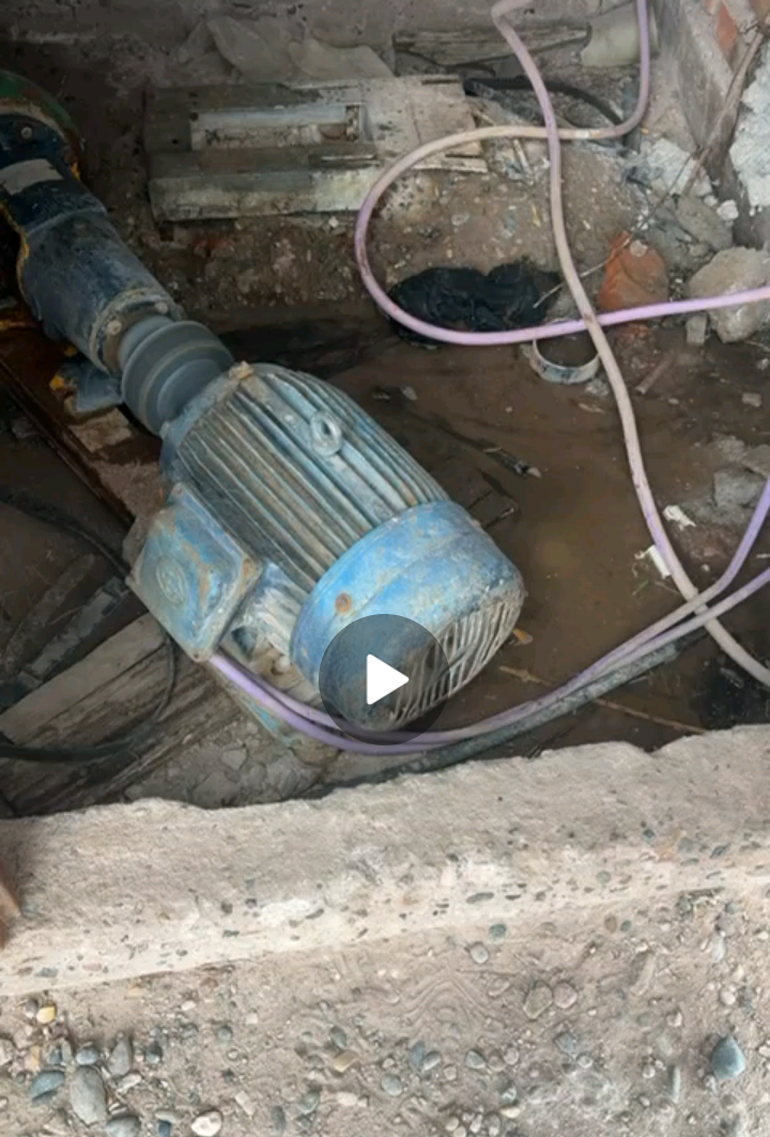 No están conformes los vecinos de Las Perlas con las refacciones que ejecutó el Municipio en el servicio de agua del barrio Costa Esperanza. Los trabajos han sido incompletos. Y las soluciones de fondo siguen esperándose en los barrios NyC y Río Sol, entre otros.