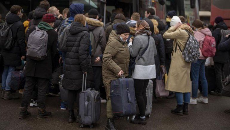 Al menos medio millón de personas escaparon de Ucrania hacia países vecinos
