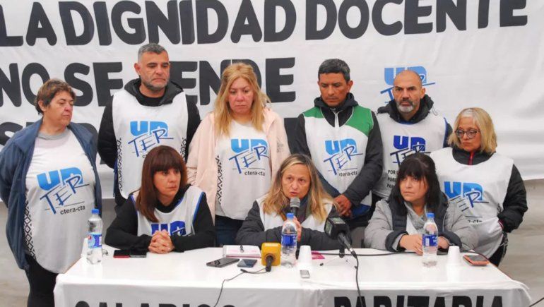 Docentes realizan un ayuno en la carpa de Unter