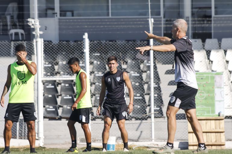 Lovrincevich y las distintas variantes que tiene con el plantel de Cipolletti.&nbsp;