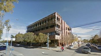 investigan al hijo de montecino por papeles truchos