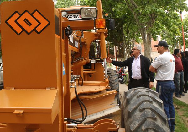 El Municipio adquirió una motoniveladora