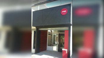 robaron una heladeria y balearon a un hombre que pasaba caminando