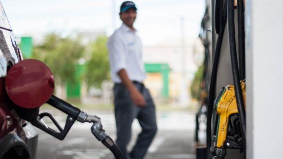 El aumento comenzará a aplicarse hoy y se espera que las estaciones de servicio de YPF sean las primeras en retocar los valores de sus productos.