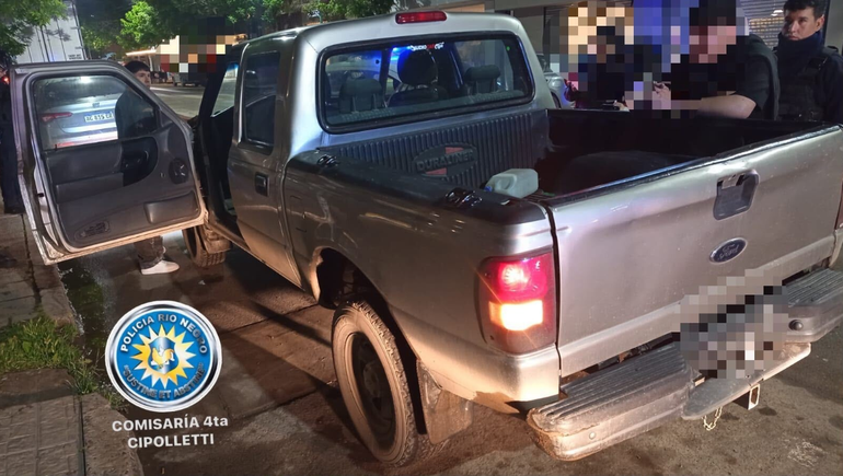 Personal policial desplegó dos detenciones en Cipolletti en la zona céntrica.