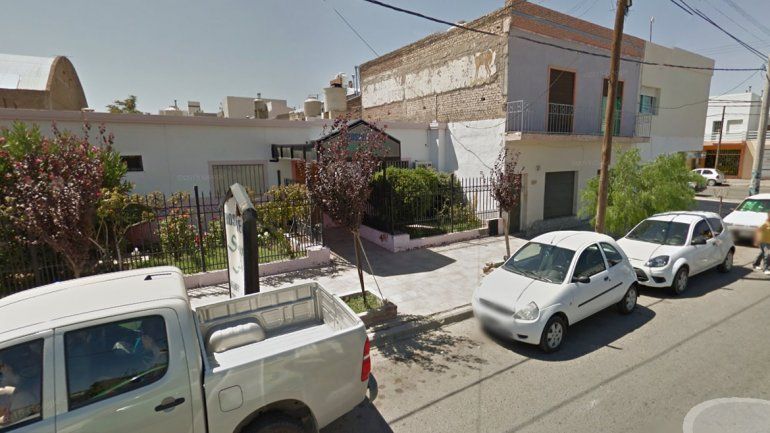 Robaron en un hostel y escondieron el arma en el pañal de un bebé