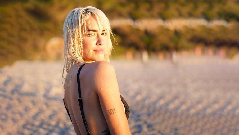 Lali hizo explotar las redes desde las playas de Ibiza