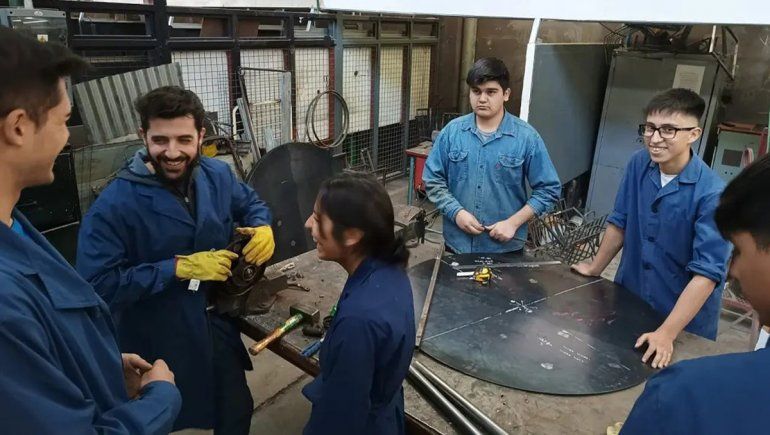 Estudiantes rionegrinos finalistas en desafío de proyectos técnicos