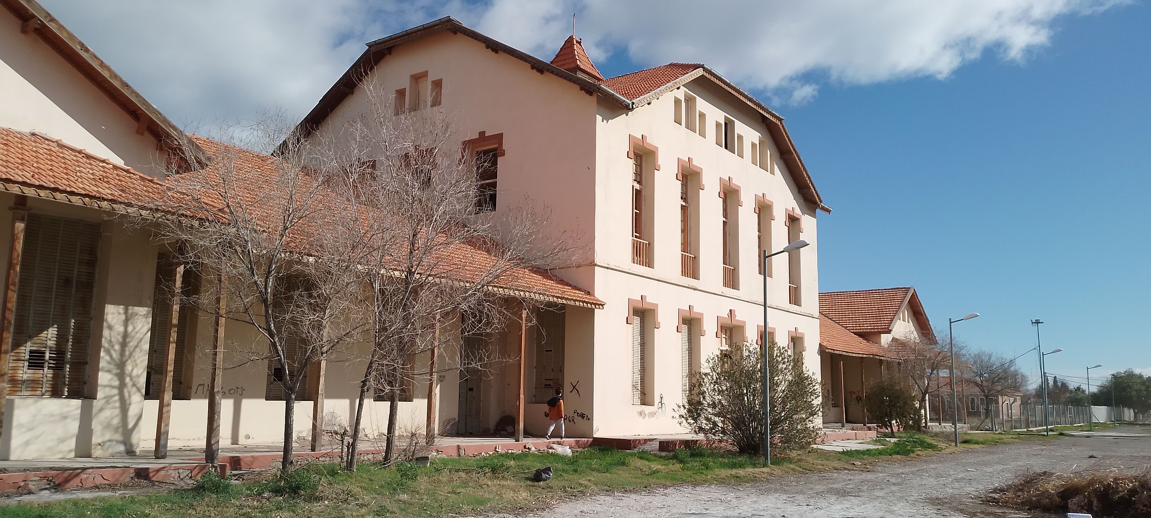 Ayer un faro de vida para la región, hoy totalmente abandonado, image size:4000x1800