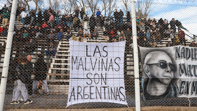 Las Malvinas son Argentinas. Una de las banderas en La Visera.&nbsp;