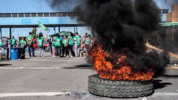 Afiliados a ATE volverán a protestar en los puentes hoy por la mañana.