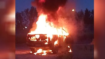 la camioneta usada en el robo en la joyeria fue descartada e incendiada