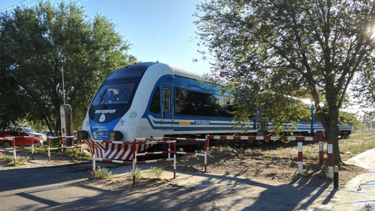 Esta vez el tren se quedó a la altura de calle de Tierra del Fuego.