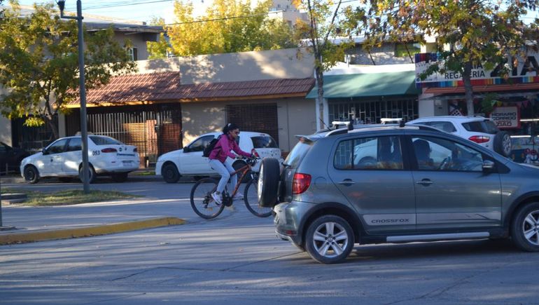 La prioridad de paso para los ciclistas generó gran polémica desde la creación de la bicisenda. Foto: Estefania Petrella.