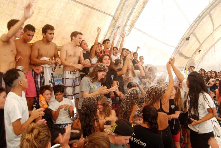 El festejo del dueño de casa se desató en las tribunas y en el agua.