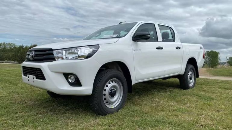 En el robo se llevaron una Hilux blanca y un botín millonario. Foto ilustrativa.