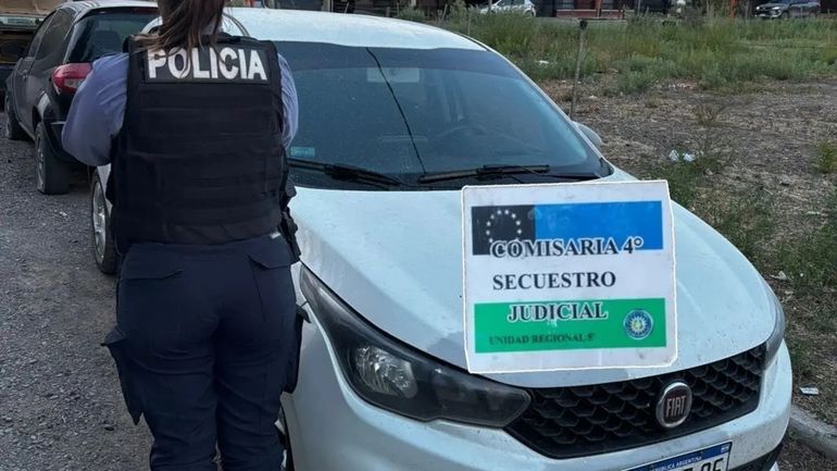 El vehículo tenía pedido de secuestro en La Plata y lo encontraron en el centro de Cipolletti.