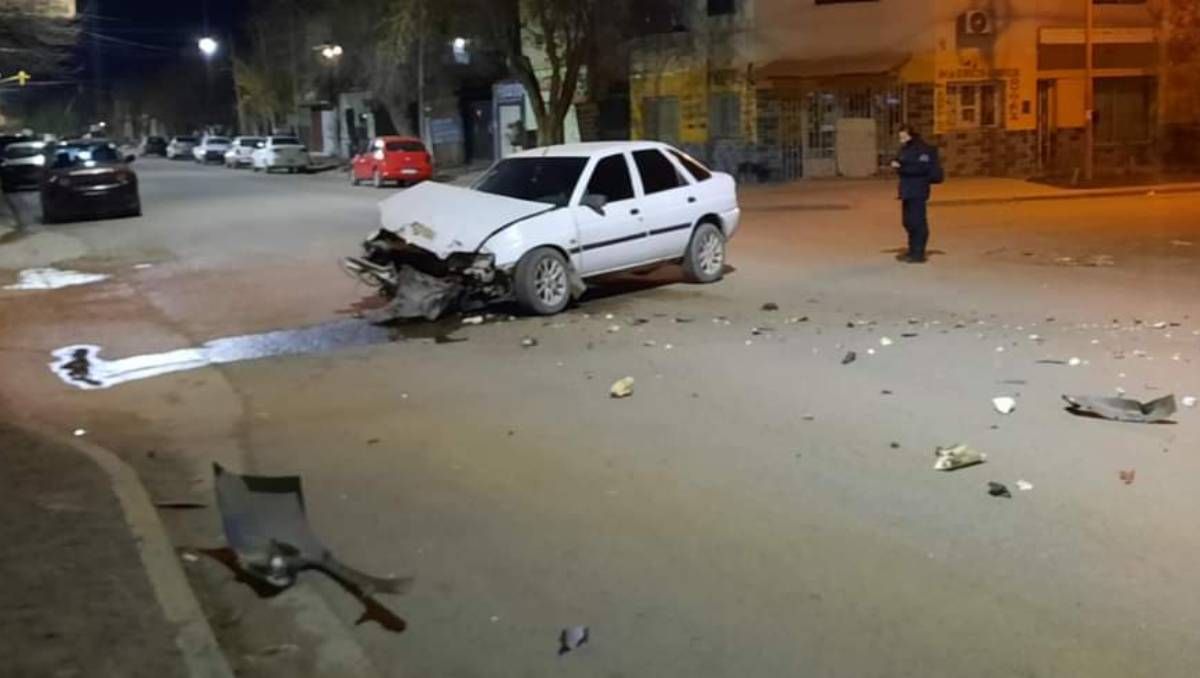 Un joven de 23 años iba a bordo de uno de los rodados impactados.