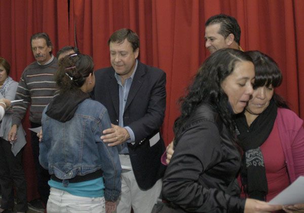 Otorgaron 365 becas a estudiantes