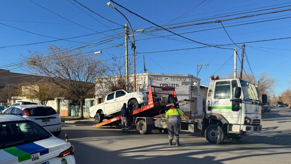Manejaba alcoholizado y causó un choque con un auto estacionado