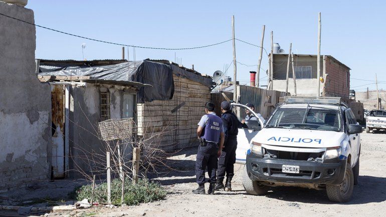 Echaron del barrio a un hombre acusado de abusar de un nene: ayer intentó atropellarlo