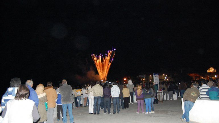 El show de fuegos artificiales comenzará poco después de la medianoche del primero
