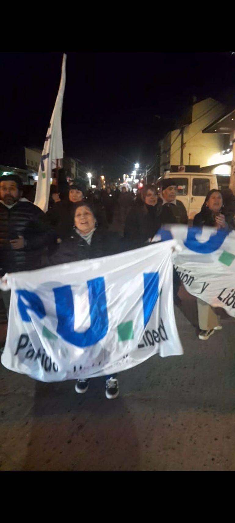 En las calles de Bariloche ya festejan triunfo de Cortés