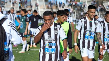 Cipo se quedó con uno menos y perdió, pero dejó la serie abierta ante Kimberley
