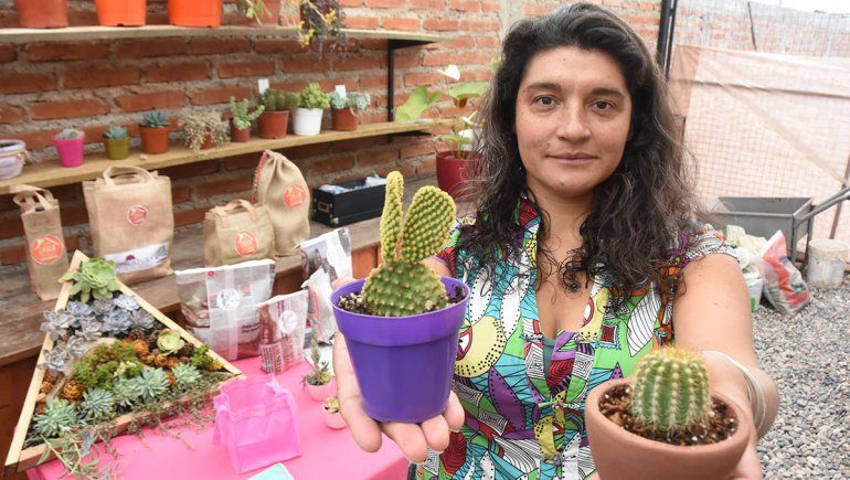 Con el corazón verde de emprendedurismo