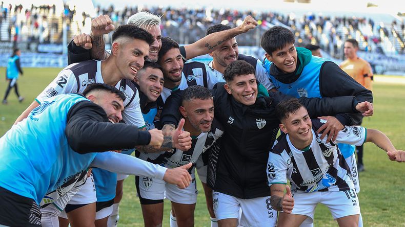 A fuerza de triunfos y golazos, Cipo está en boca de todos