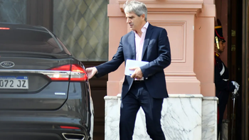 El ministro Caputo lanzó una dura advertencia a las automotrices