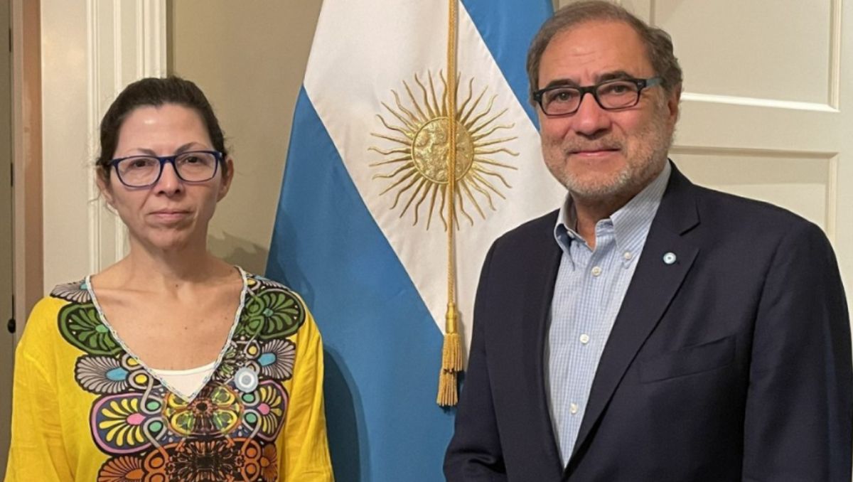 Batakis llegó a EE.UU. y se prepara para la reunión con el FMI