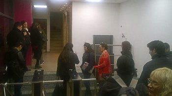 volvio a fallar un ascensor en la municipalidad de cipolletti