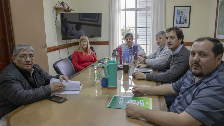 El gobierno presentó nueva oferta salarial a los gremios