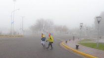 el aeropuerto de neuquen suspendio vuelos por la niebla