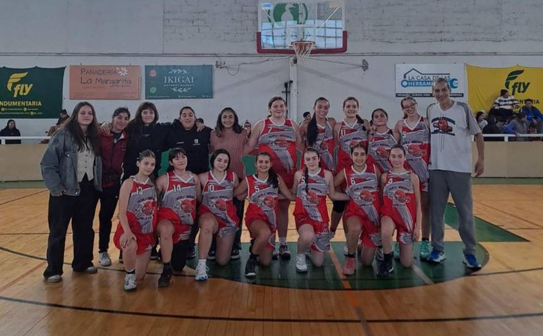 El plantel U15 de la Escuela Municipal de Básquet de&nbsp; Cipolletti .