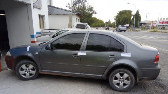 Le secuestraron el auto y quiso agredir al personal policial 