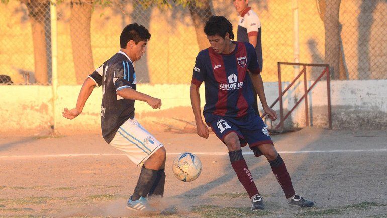 Argentinos vuelve a su cancha justo para recibir al puntero.