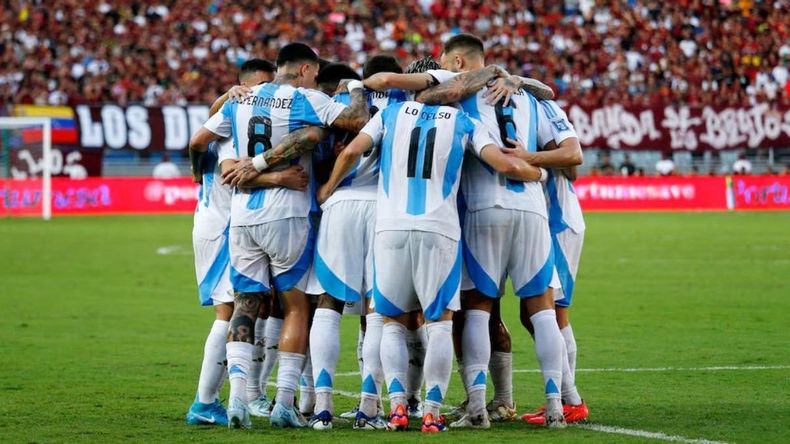 La Selección Argentina busca los 3 puntos.